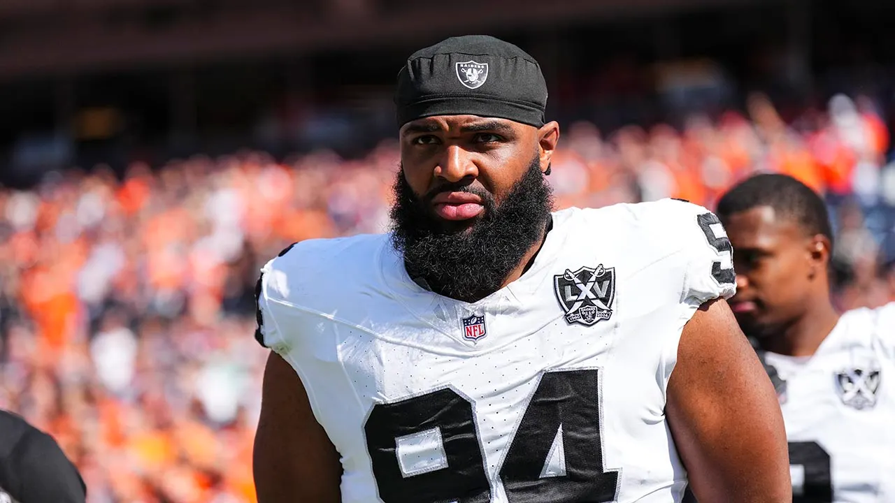 Raiders make stunning roster move shortly after NFL training camps open