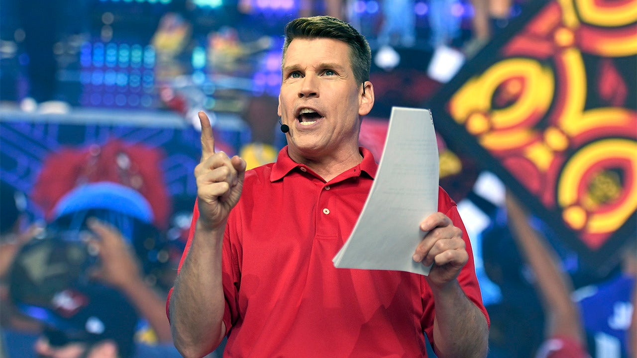 ‘NFL RedZone’ host Scott Hanson details his extensive broadcast preparations